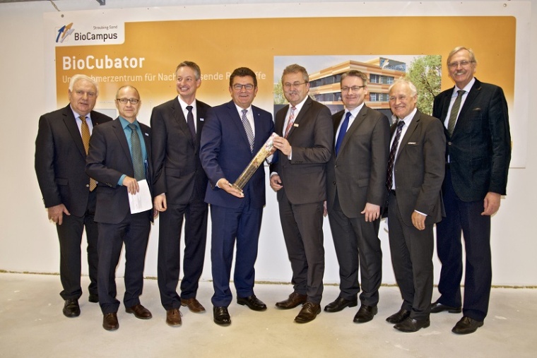 v.li.:Bürgermeister Manfred Krä, stellv. Vorsitzender ZVI, Andreas Löffert,...