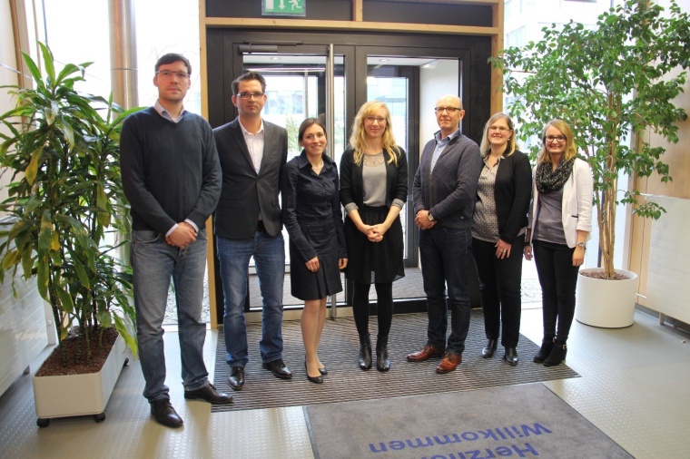 Die Projektteams beim Kickoff-Treffen in Augsburg (v.l.n.r.): Dr. Nico ...