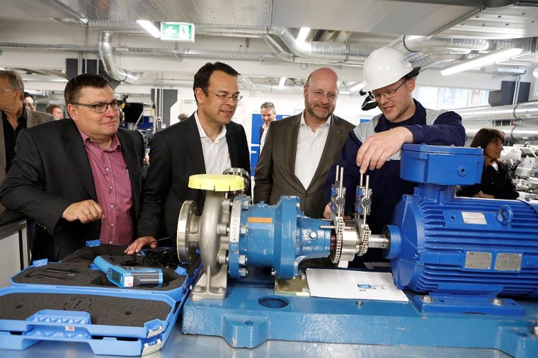 Von links nach rechts: Frank Unger, Geschäftsführer Infraserv Höchst...