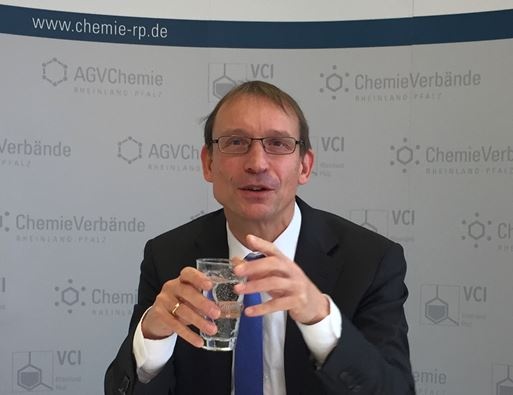 Bernd Vogler, Hauptgeschäftsführer der Chemieverbände Rheinland-Pfalz:...