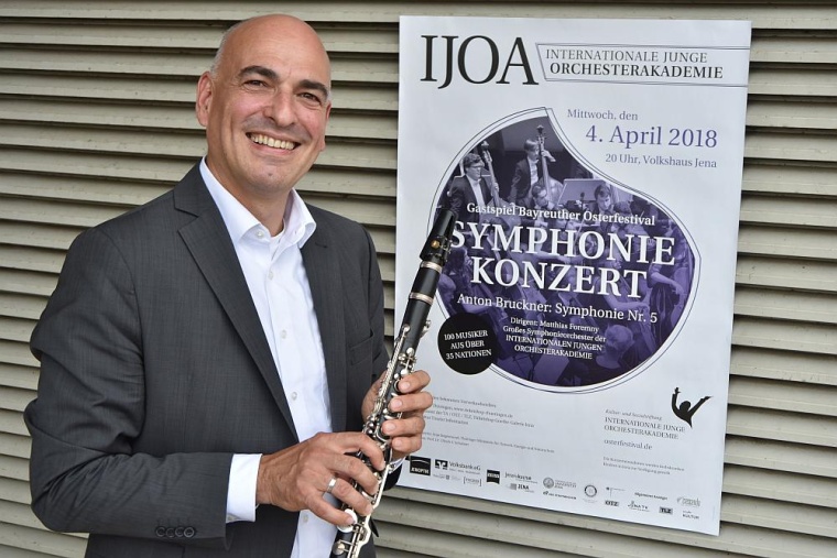 Prof. Dr. Ulrich S. Schubert ist renommierter Wissenschaftler, Musiker und 2019...