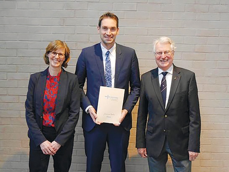 (v.l.) Maike Toivonen (Vorstandsvorsitzende der Möller-Stiftung), Dr.-Ing....