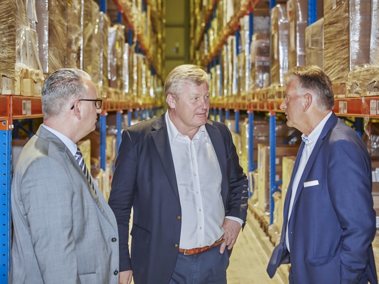 Minister Althusmann informiert sich über Aspekte der Pharmalogistik im...