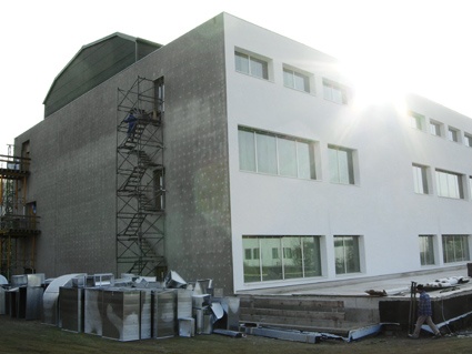 Stand des Bauprojektes im Dezember 2007: Rohbau Produktion Gebäude 1 fertig...