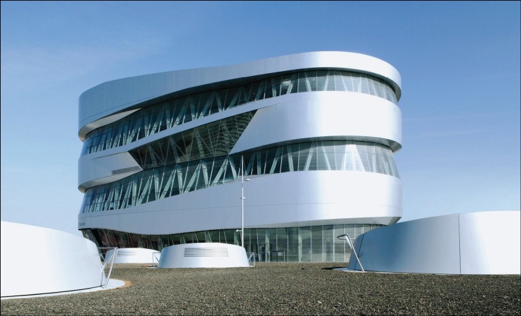 Im Mercedes-Benz-Museum in Stuttgart treffen sich Prozessanalytiker des...
