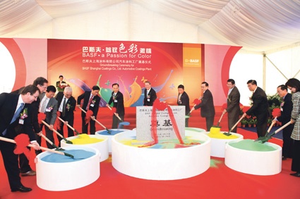 BASF setzt ersten Spatenstich für neue Autoserienlackanlage in Shanghai.