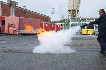 Werkfeuerwehr bildet Brandschutzhelfer aus
