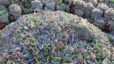 Wie mit Plastik in der EU künftig umgegangen werden soll, hat die...