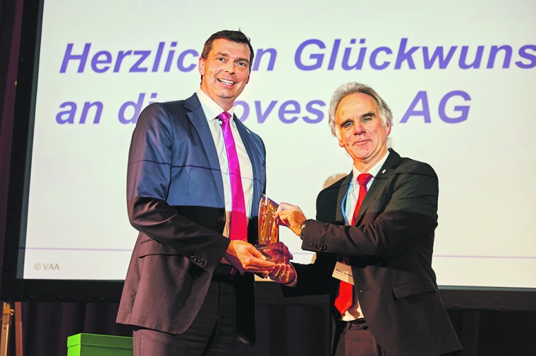 Der Vorstandsvorsitzende der Covestro, Markus Steilemann (links), hat den...