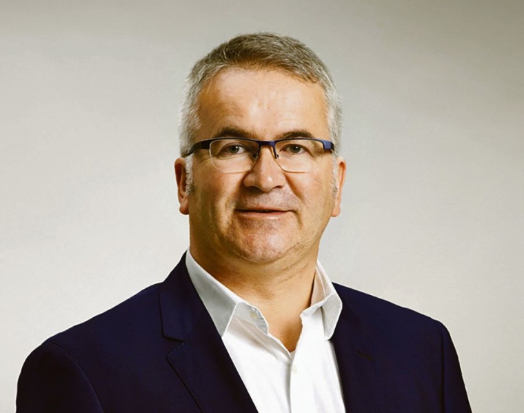 Andreas Maier, Leiter der Abteilung Consumer Care, erwartet durch den...