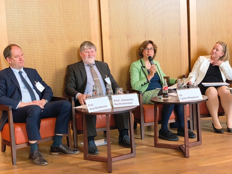 Zufriedene Veranstalter (v.r.): Beate Fischer, Leiterin der Powtech, Dr. Ljuba...