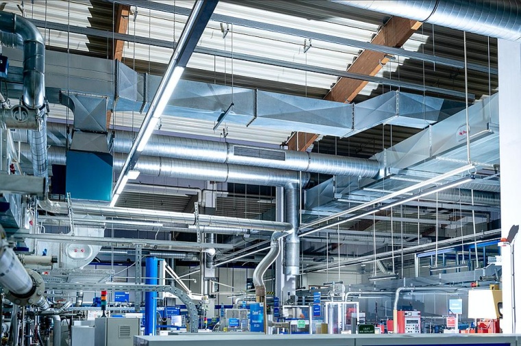 Hochwertige Beleuchtung von DLM erhöht die Sicherheit in der Produktion (Foto:...