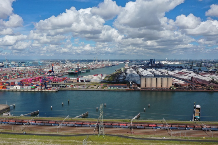 Hafen Rotterdam: Ab Dezember 2020 vernetzt die DB Cargo die europäischen...