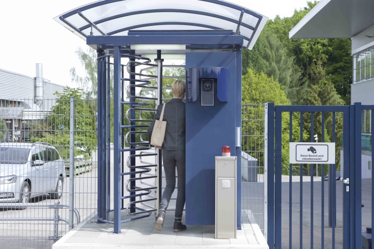 In großen Unternehmen ist die Sicherheit eine kontinuierliche Herausforderung....
