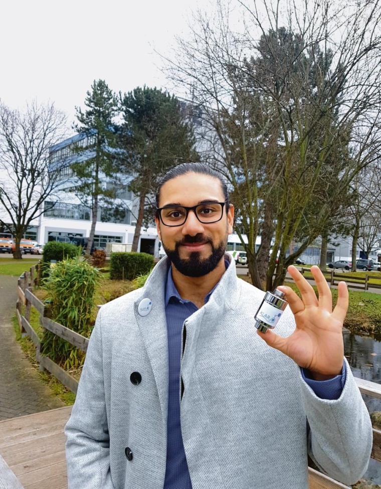 Klar2O-Gründer Fähzan Ahmad mit dem neuesten Filterprototypen.