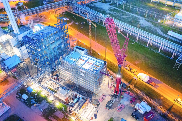 Gegenwärtig investiert die Betreibergesellschaft rund 250 Mio. EUR in das...