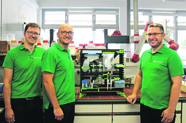 Das Gründerteam von Better Basics im Labor (v.l.n.r.): Produktionsleiter...