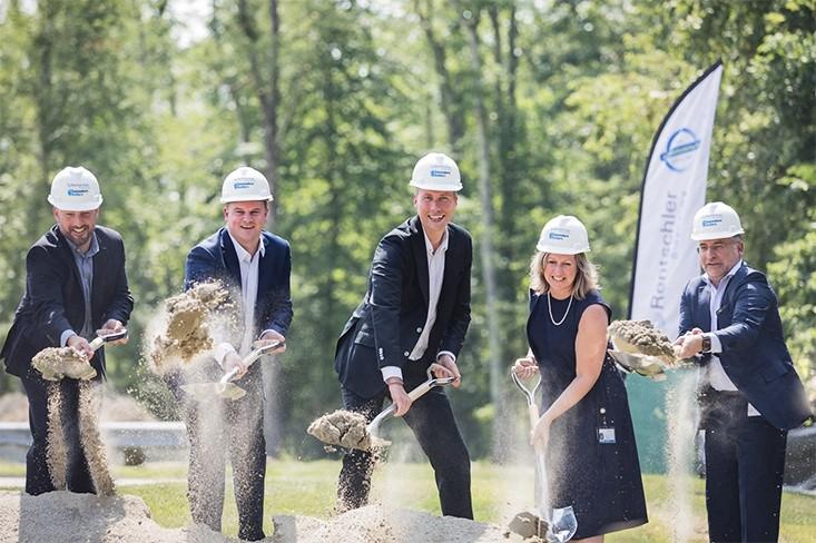 Schutzhelme und Schaufeln: Rentschler Biopharma feiert den ersten Spatenstich...