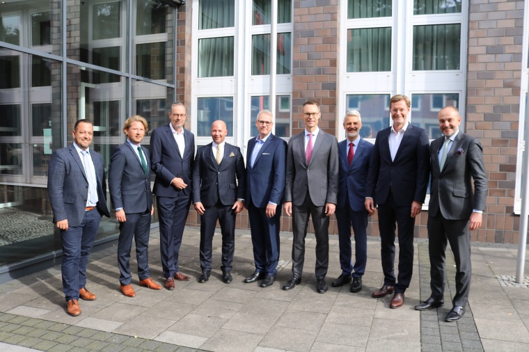 Der neue Vorstand des Verbands Chemiehandel (VCH) (von links):
Bastian Geiss...