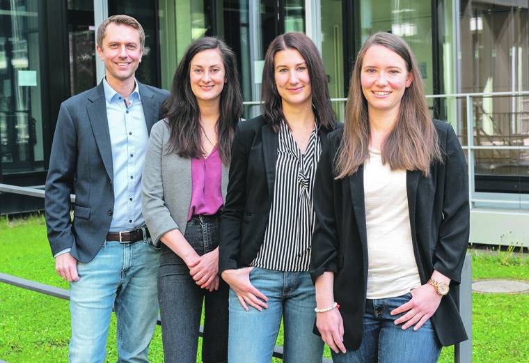 Das Microbify-Team mit den Mitbegründern und Geschäftsführern Georg Schmid...