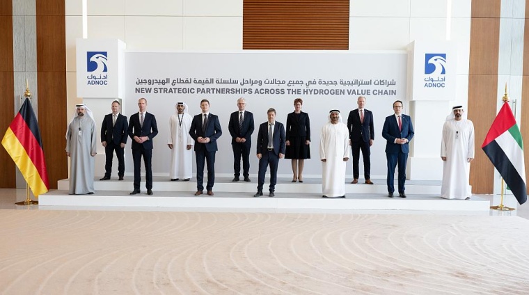 Delegation nach Unterzeichnung der Kooperationsvereinbarungen v.li.: Ahmed Al...