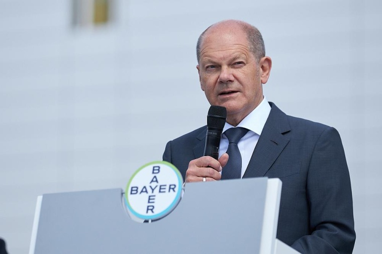 Bundeskanzler Olaf Scholz beim Richtfest der neuen Bayer-Arzneimittelanlage in...