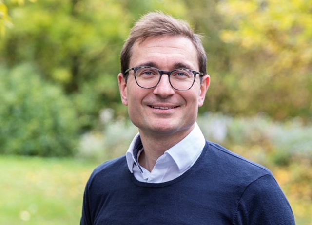 Der Preisträger Tobias Erb (MPI in Marburg) fixiert Kohlenstoffdioxid...