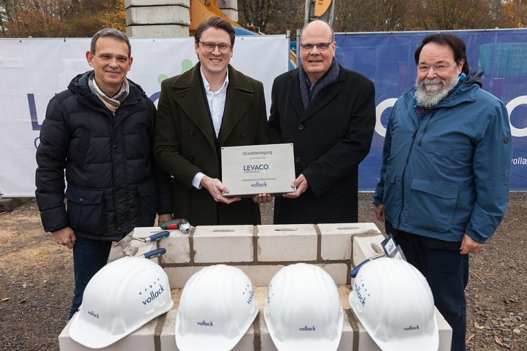Das Unternehmen legte im Beisein von Jan Christiansen, Geschäftsführer der...