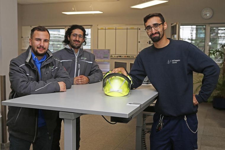Berufseinstieg mit StartPlus: Hakan Ulucay (links) und Romal Sarwari (Mitte)...