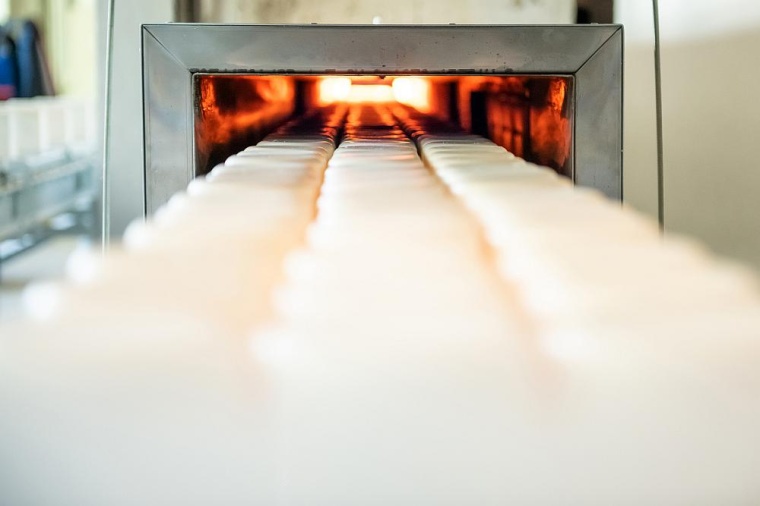Glühofen in der Produktion der Leuchtstoffwerk Breitungen, Foto:...