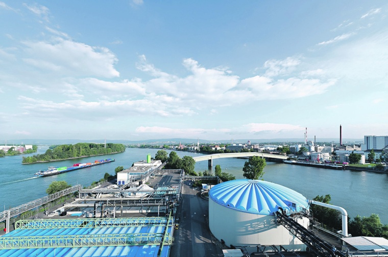 InfraServ Wiesbaden entnimmt dem Rhein Wasser für die chemische Produktion....