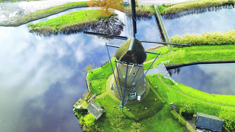 Die meisten der östlich von Rotterdam gelegenen 19 Windmühlen sind noch immer...