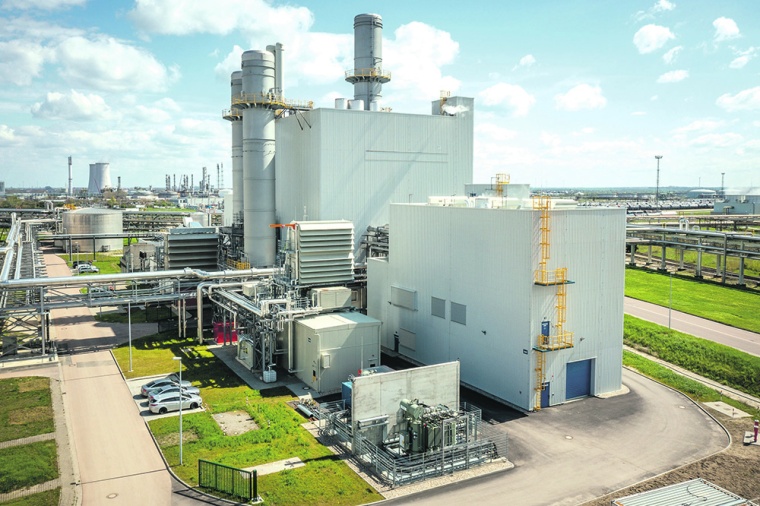 Das GuD-Kraftwerk in Leuna spart mehrere Tausend Tonnen CO2 im Jahr ein (©...