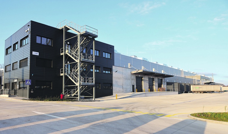 Außenansicht des Gefahrstofflagers im Industriepark Höchst. © 2024 Infraserv...