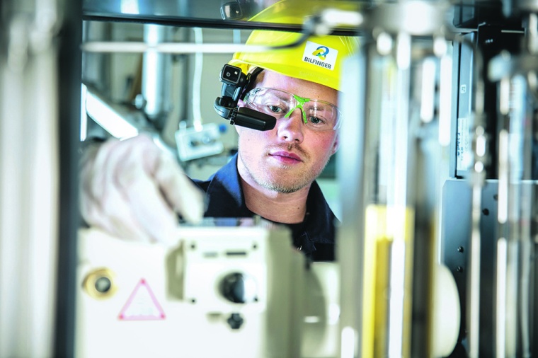 Der Einsatz von Remote-Expert-Glasses vereinfacht Abläufe, denn er ermöglicht...