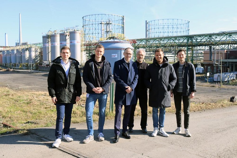 (von links): Jens Kaiser (Evonik), Vincent Daub (Greenlyte), Paul Olbrich...