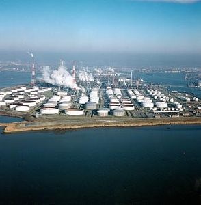 The Total Fina grounds with the large storage tanks for petroleum deivatives....