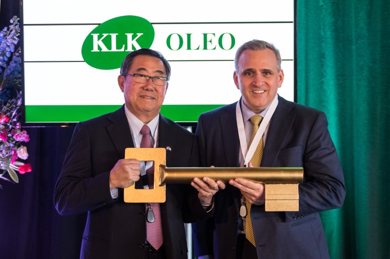 From left: Tan Sri Lee Oi Hian, CEO of KLK, and Paul Waterman, CEO of Elementis.