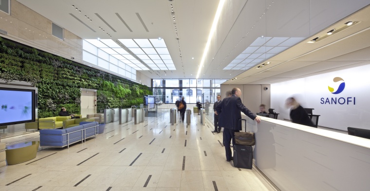 Sanofi and Advent in Talks Over Generics