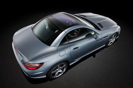 Fi rst panoramic roof made of polycarbonate for electrohydraulic convertible...