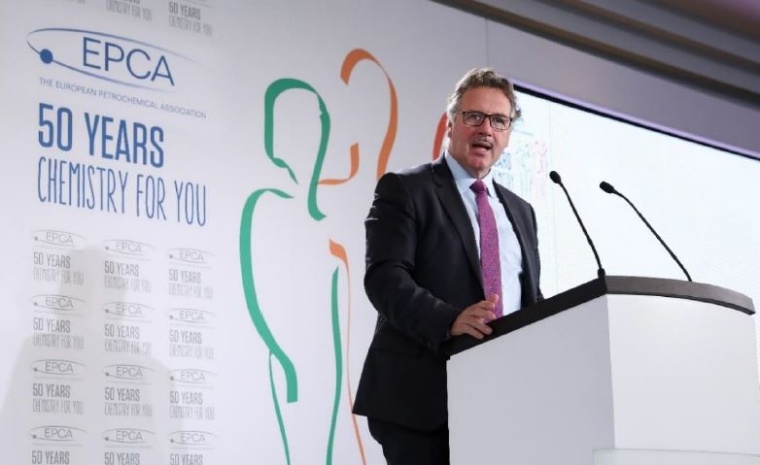 Tom Crotty, Director of Ineos Group and President of EPCA thanks delegates...