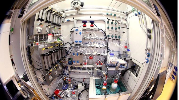 Evonik and Siemens Energy have launched a pilot plant that uses CO2 and water...