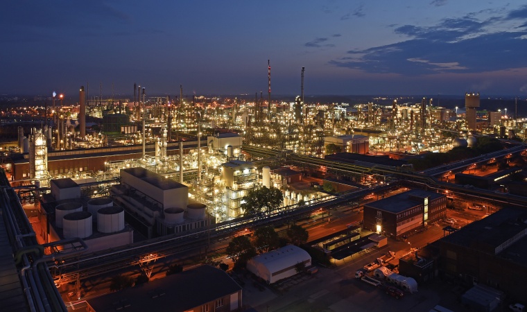 A strong Q4 performance in which both sales and production rose against the...