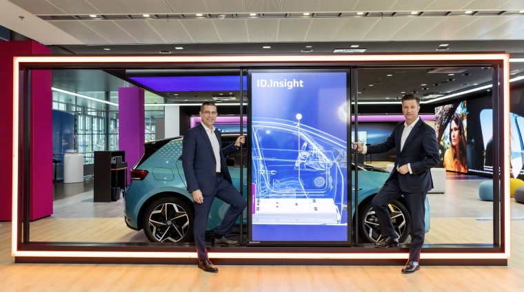 Umicore CEO Mathias Miedreich (l.) and Volkswagen Group Board Member for...
