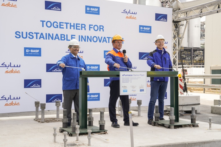 Yousef Al-Benyan, Vice-Chairman and CEO of SABIC, Dr. Martin Brudermüller,...