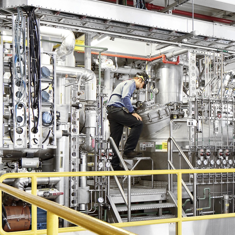 Large-scale peptide manufacturing in CordenPharma Colorado (USA). ©...
