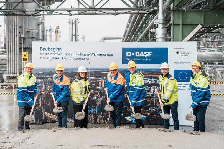 (v.l.n.r.): Alexander Fronz, Projektmanager Wärmepumpe, BASF, Christian...