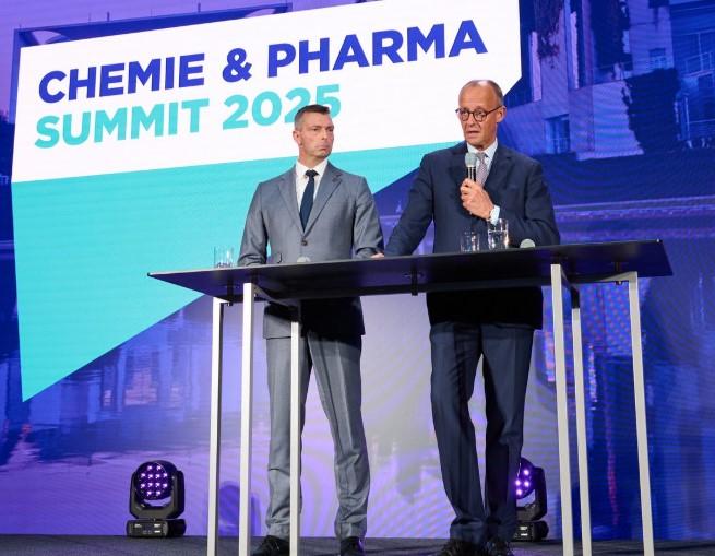 Markus Steilemann, Präsident des Verbandes der Chemischen Industrie, und...