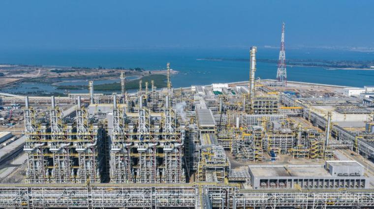 BASF nimmt den Steamcracker am BASF-Verbundstandort Zhanjiang in China in...