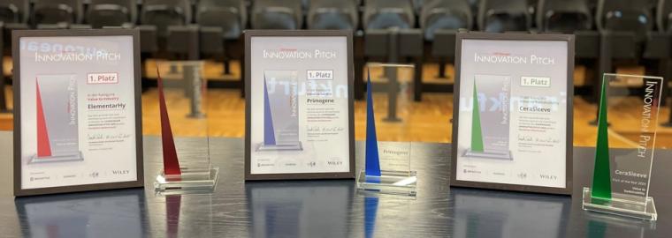 Die Pokale und Urkunden für die drei Sieger-Start-ups wurden beim ECP 2026 in...